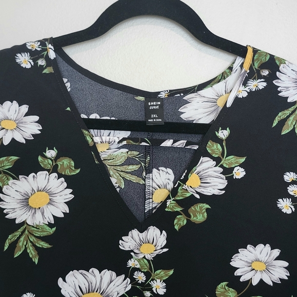 ✨️2/$20 Floral Dress - Picture 3 of 4